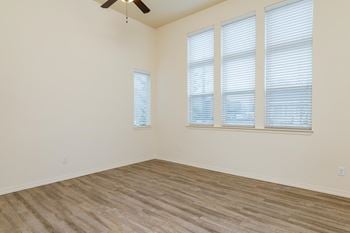 Midtown apartments | vancouver, wa | living room